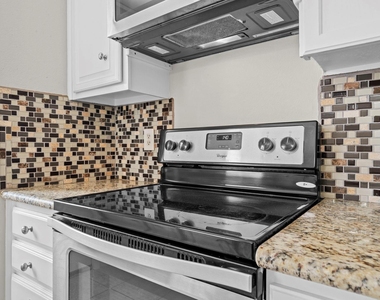925 Memorial Village Drive - Photo Thumbnail 10