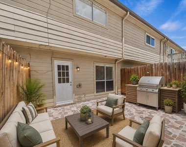 925 Memorial Village Drive - Photo Thumbnail 4