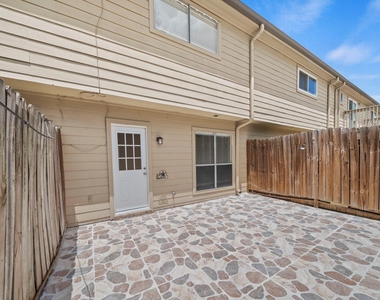 925 Memorial Village Drive - Photo Thumbnail 25