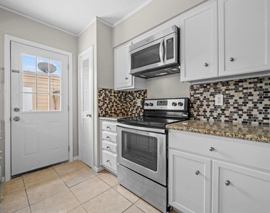 925 Memorial Village Drive - Photo Thumbnail 9
