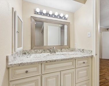 1035 Fountain View Drive - Photo Thumbnail 25
