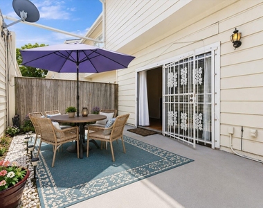 1035 Fountain View Drive - Photo Thumbnail 13
