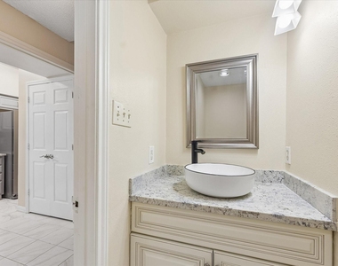 1035 Fountain View Drive - Photo Thumbnail 15