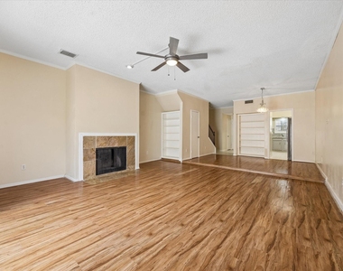 1035 Fountain View Drive - Photo Thumbnail 9