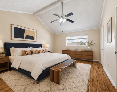 1035 Fountain View Drive - Photo Thumbnail 16