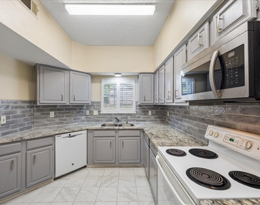 1035 Fountain View Drive - Photo Thumbnail 5