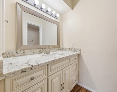 1035 Fountain View Drive - Photo Thumbnail 19