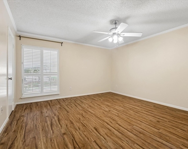 1035 Fountain View Drive - Photo Thumbnail 23