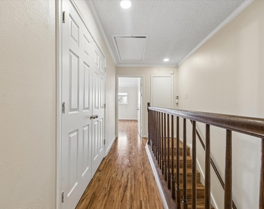1035 Fountain View Drive - Photo Thumbnail 20