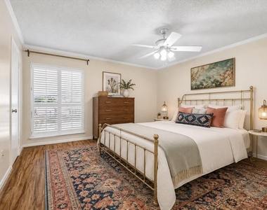 1035 Fountain View Drive - Photo Thumbnail 22