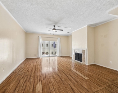 1035 Fountain View Drive - Photo Thumbnail 11