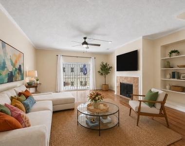 1035 Fountain View Drive - Photo Thumbnail 10