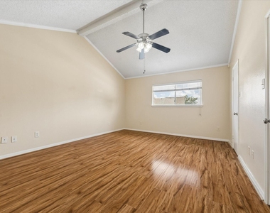 1035 Fountain View Drive - Photo Thumbnail 17