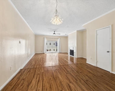 1035 Fountain View Drive - Photo Thumbnail 12