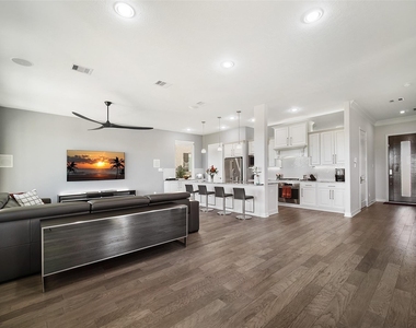 4303 Cottonwood Creek Lane - Photo Thumbnail 7