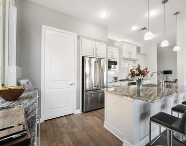 4303 Cottonwood Creek Lane - Photo Thumbnail 12