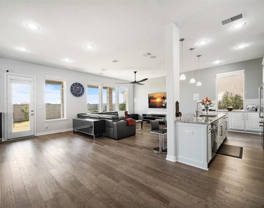 4303 Cottonwood Creek Lane - Photo Thumbnail 8