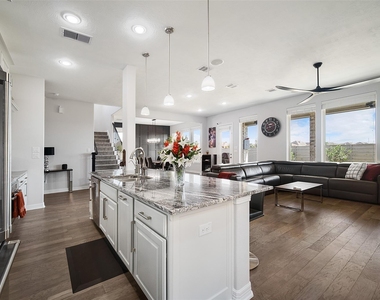 4303 Cottonwood Creek Lane - Photo Thumbnail 11