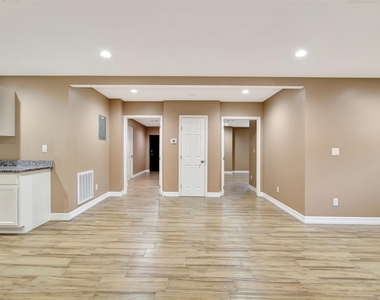 7900 Lane Street - Photo Thumbnail 8