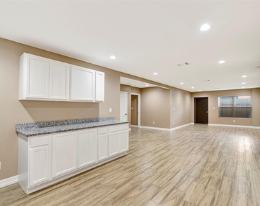 7900 Lane Street - Photo Thumbnail 12