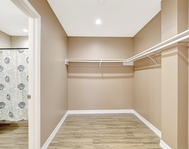 7900 Lane Street - Photo Thumbnail 17