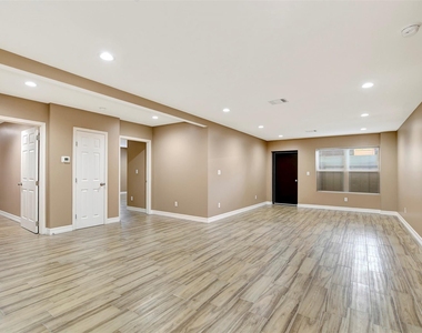 7900 Lane Street - Photo Thumbnail 7