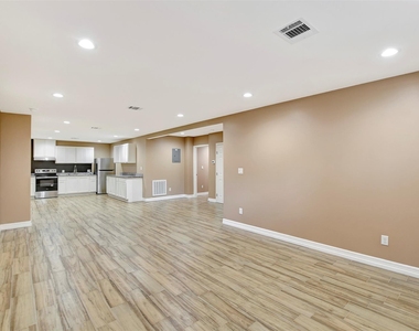 7900 Lane Street - Photo Thumbnail 9