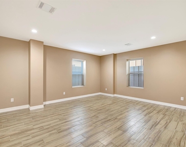 7900 Lane Street - Photo Thumbnail 14