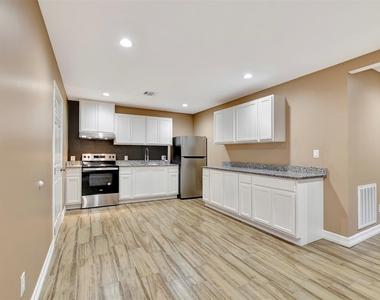 7900 Lane Street - Photo Thumbnail 4