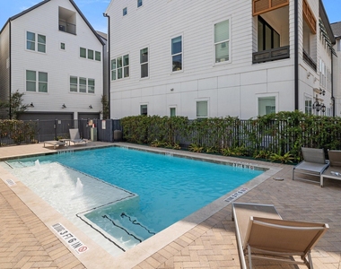 3306 W 12th Street - Photo Thumbnail 1