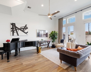3306 W 12th Street - Photo Thumbnail 5