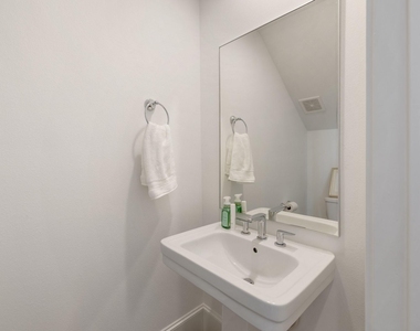 3306 W 12th Street - Photo Thumbnail 12