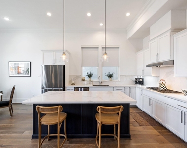 3306 W 12th Street - Photo Thumbnail 10
