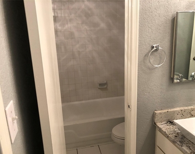 10615 Briar Forest Drive - Photo Thumbnail 11