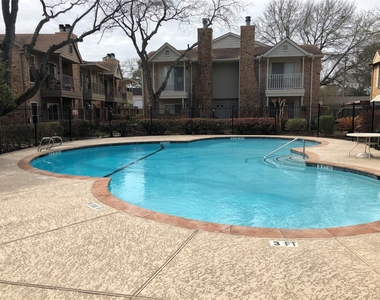 10615 Briar Forest Drive - Photo Thumbnail 16