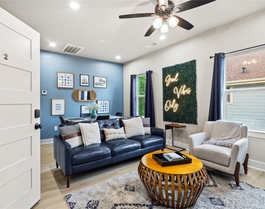 2406 Truxillo Street - Photo Thumbnail 5