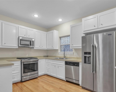 919 E 36th Street - Photo Thumbnail 4