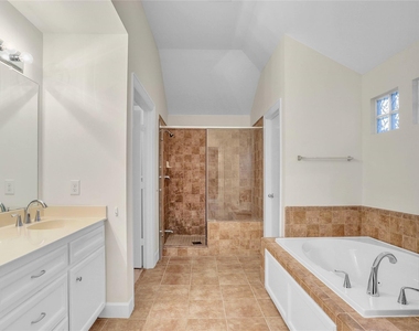 919 E 36th Street - Photo Thumbnail 8
