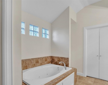 919 E 36th Street - Photo Thumbnail 9