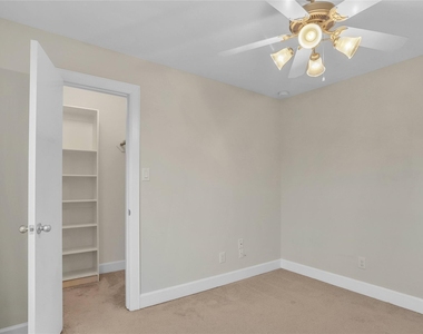 919 E 36th Street - Photo Thumbnail 15