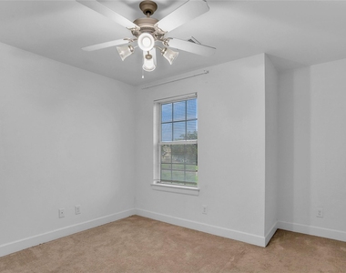 919 E 36th Street - Photo Thumbnail 12