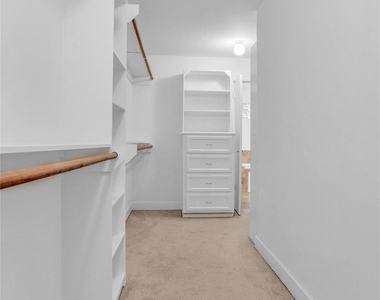 919 E 36th Street - Photo Thumbnail 10