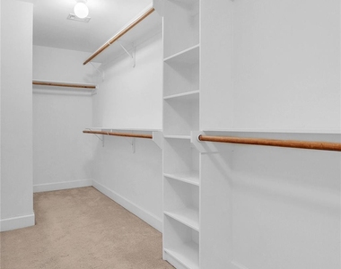 919 E 36th Street - Photo Thumbnail 11