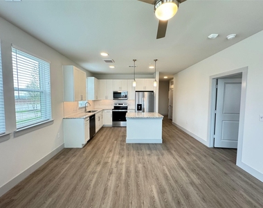 29600 Ronald Reagan Blvd - Photo Thumbnail 2