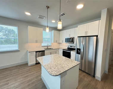 29600 Ronald Reagan Blvd - Photo Thumbnail 3