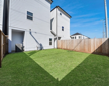 1104 Mansfield Street - Photo Thumbnail 34