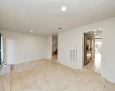 1059 Country Place Drive - Photo Thumbnail 16