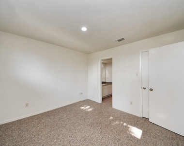 1059 Country Place Drive - Photo Thumbnail 24
