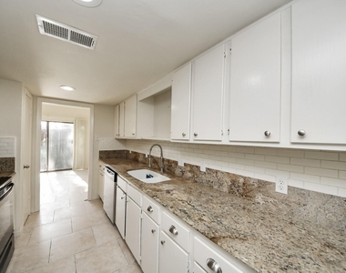 1059 Country Place Drive - Photo Thumbnail 12
