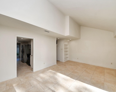 1059 Country Place Drive - Photo Thumbnail 8